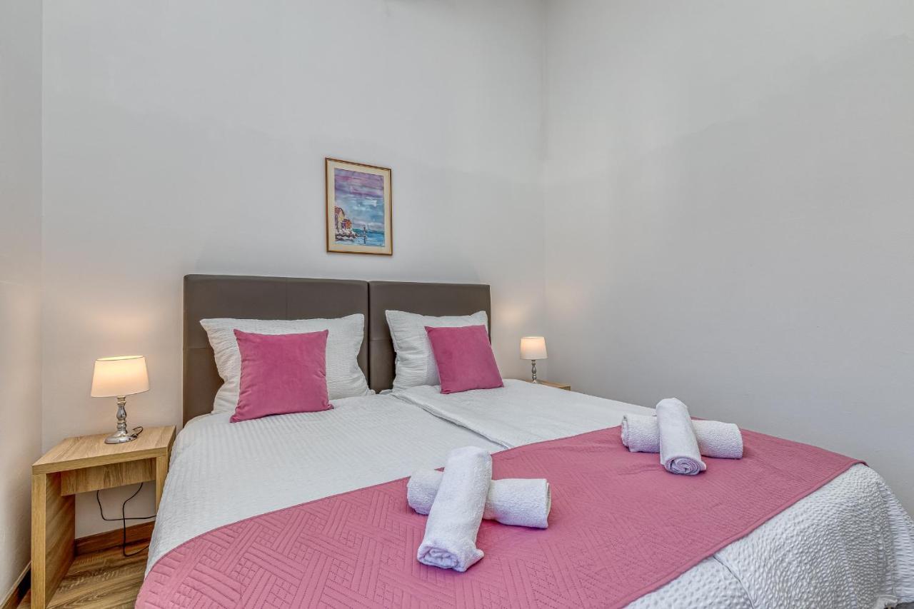Island Resort Mihaela - Happy Rentals Trogir Exteriör bild