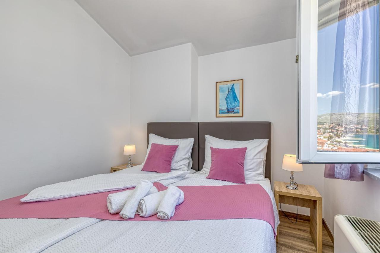 Island Resort Mihaela - Happy Rentals Trogir Exteriör bild