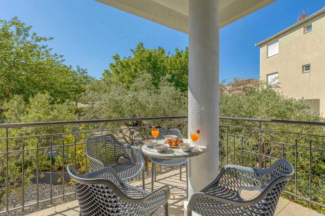 Island Resort Mihaela - Happy Rentals Trogir Exteriör bild